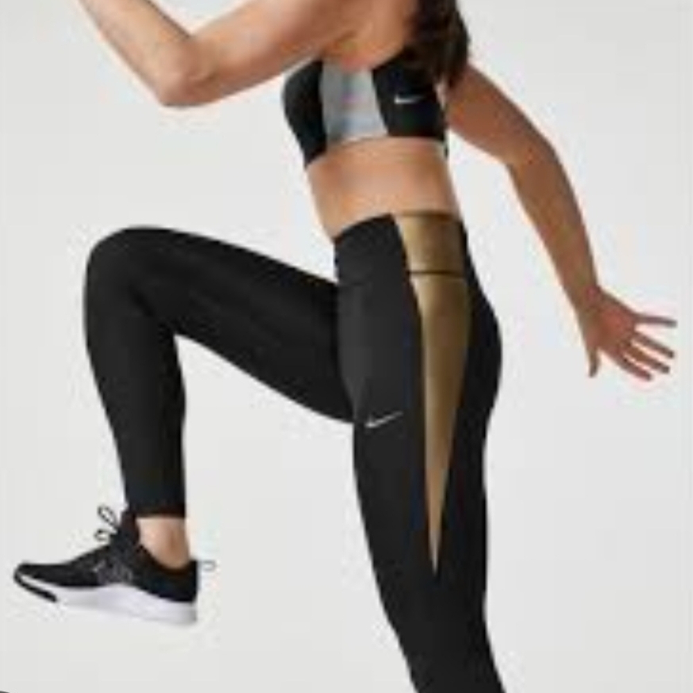 STYLISH NIKE Black and Gold Leggings!Dry FIT. Workout In Style! Size XS